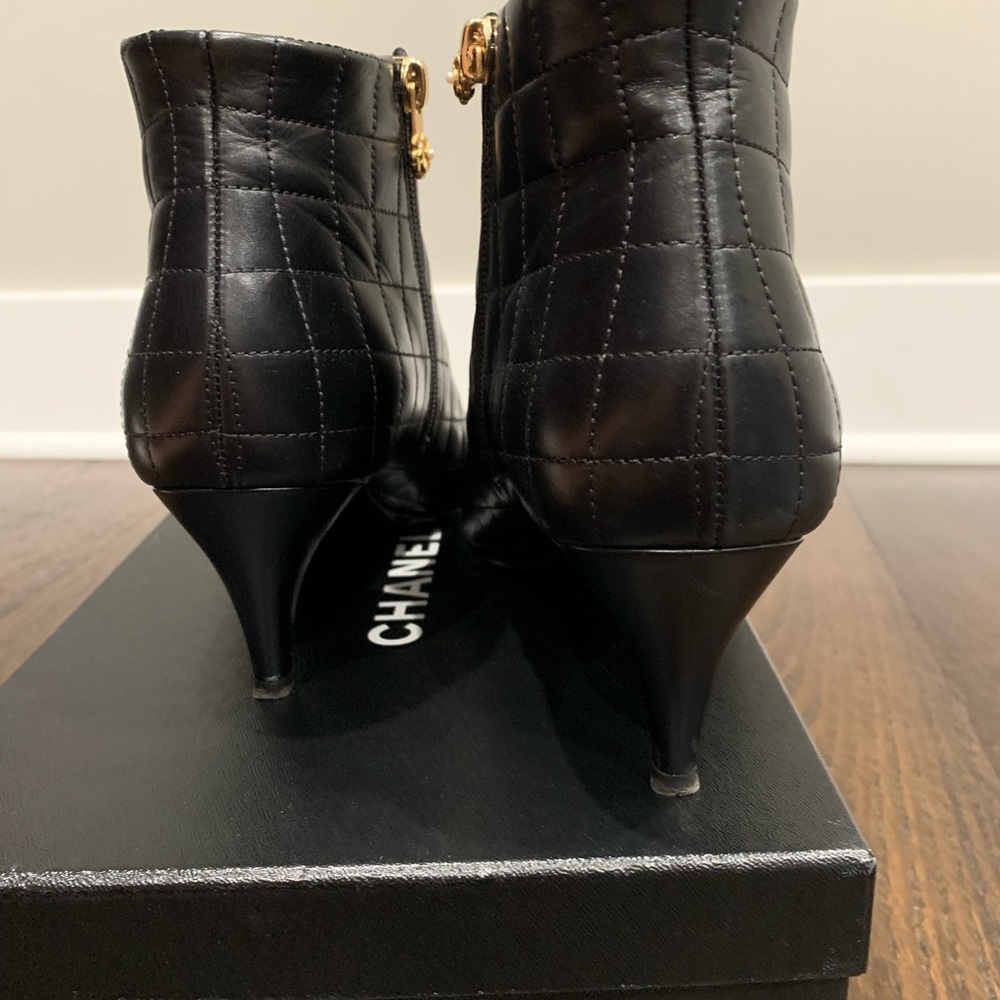 Chanel booties color black size 40 - Picture 3 of 10